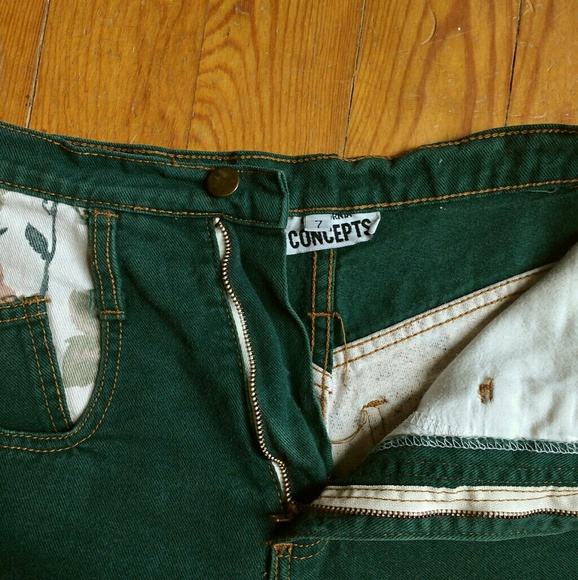 |SOLD| Floral 90's High Waist Denim Shorts - Picture 6 of 8